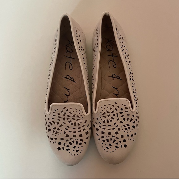 💚3/$15💚 KATE & MEL | Size 38 | white cut out pattern ballet slippers/ loafer - Picture 2 of 5